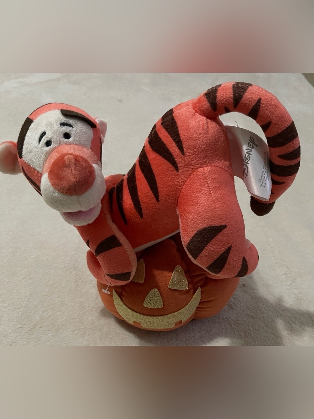Disney Tigger Plush with Pumpkin 9x 7.5 x 5.75 New